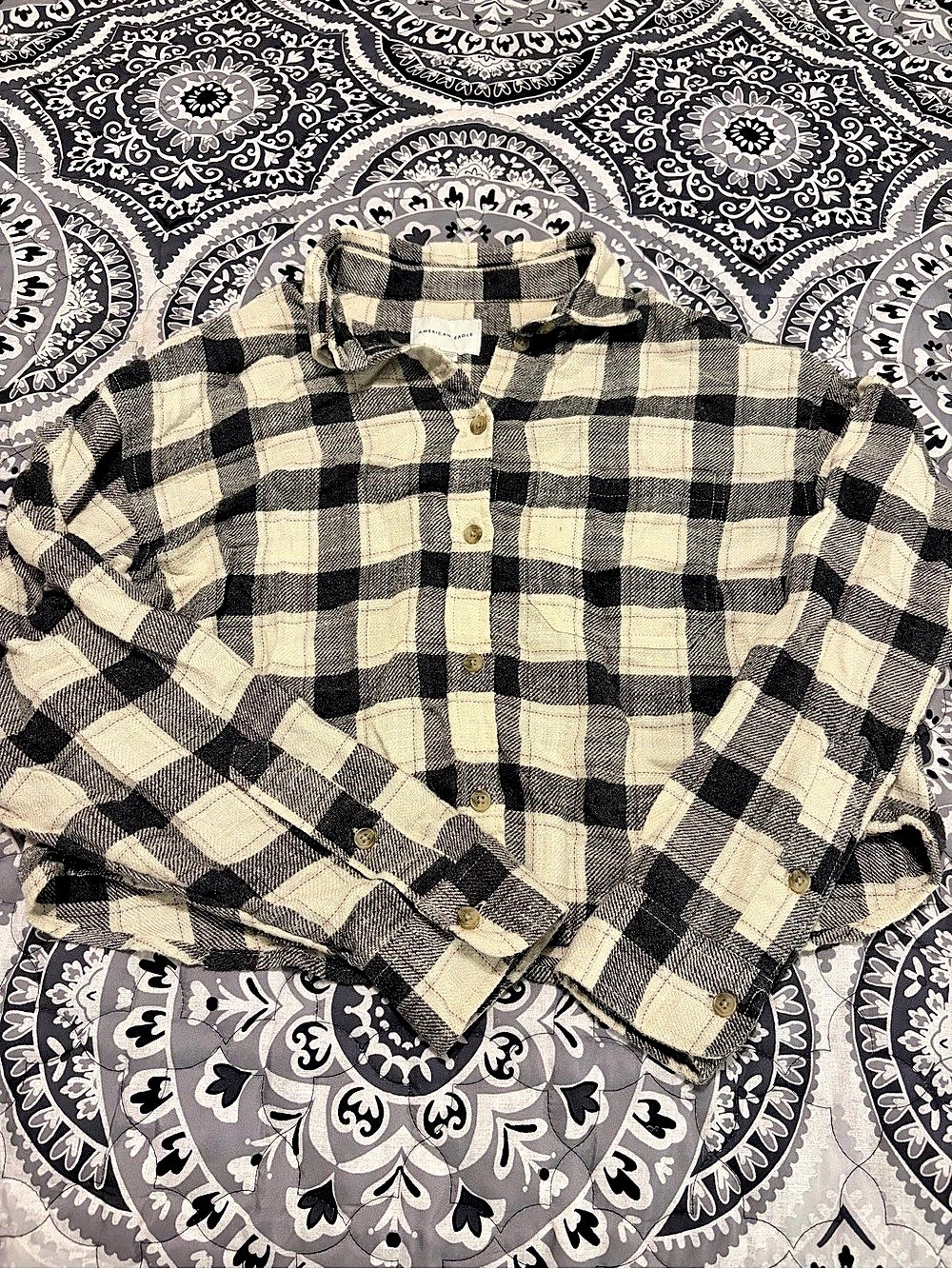 American Eagle AE Cropped Plaid Flannel Shirt Black & Cream XS